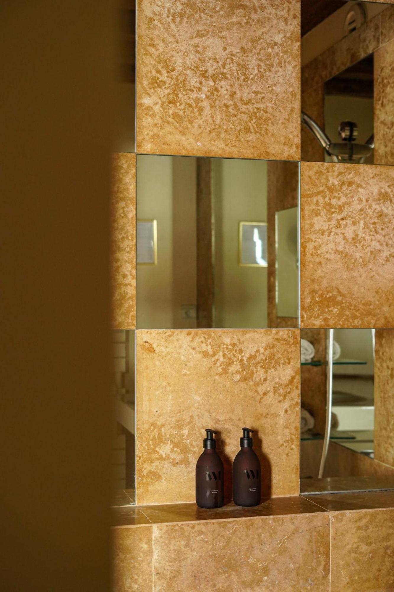 L'Absinthe Hotel Онфлёр Экстерьер фото