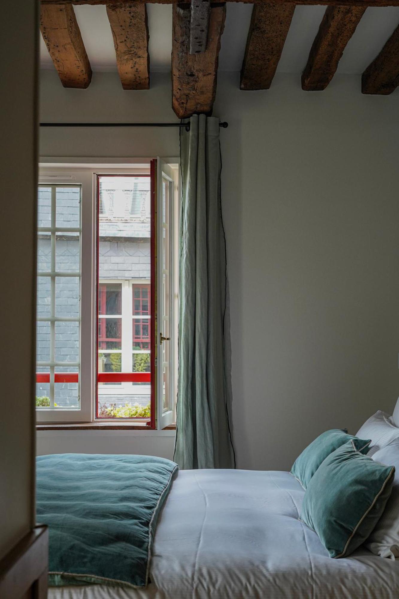L'Absinthe Hotel Онфлёр Экстерьер фото
