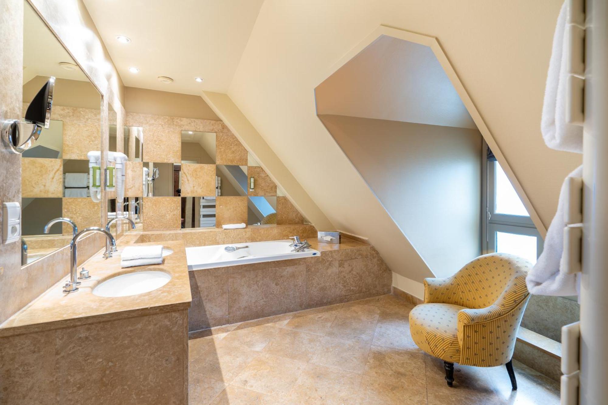 L'Absinthe Hotel Онфлёр Номер фото